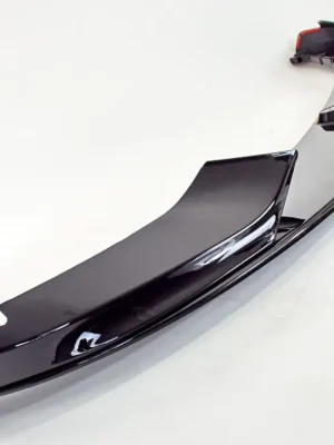 JOM spoiler "Performance" pod přední nárazník BMW řady 4 F32 / F33 / F36, jednodílný, povrch lesklý černý Nová Kolekce